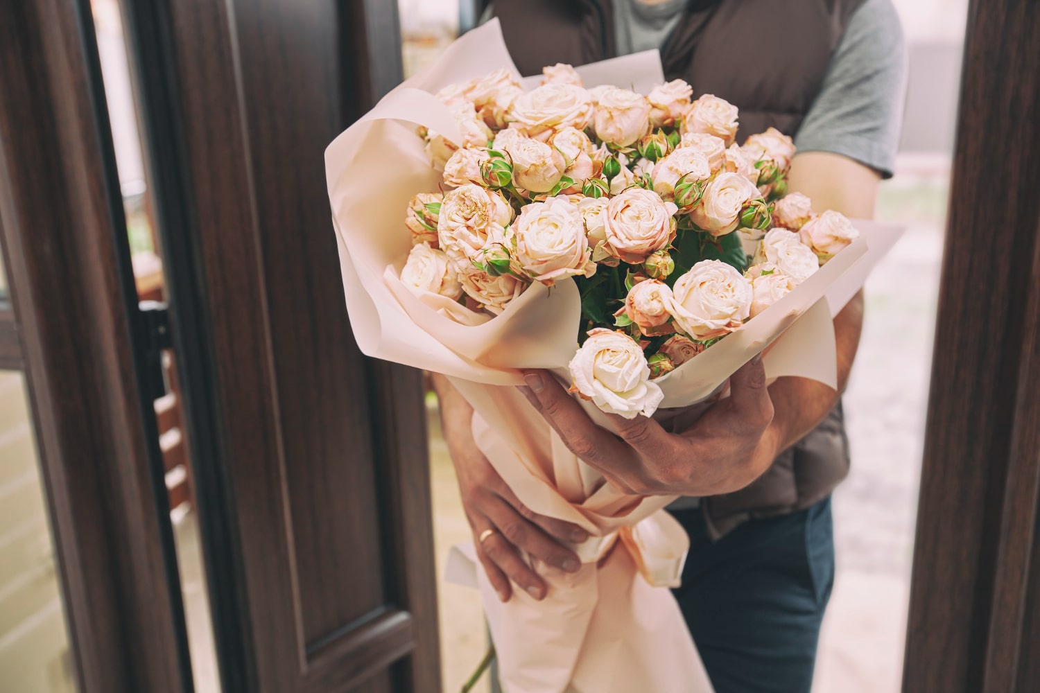 delivery-man-delivers-bouquet-beautiful-flowers-home